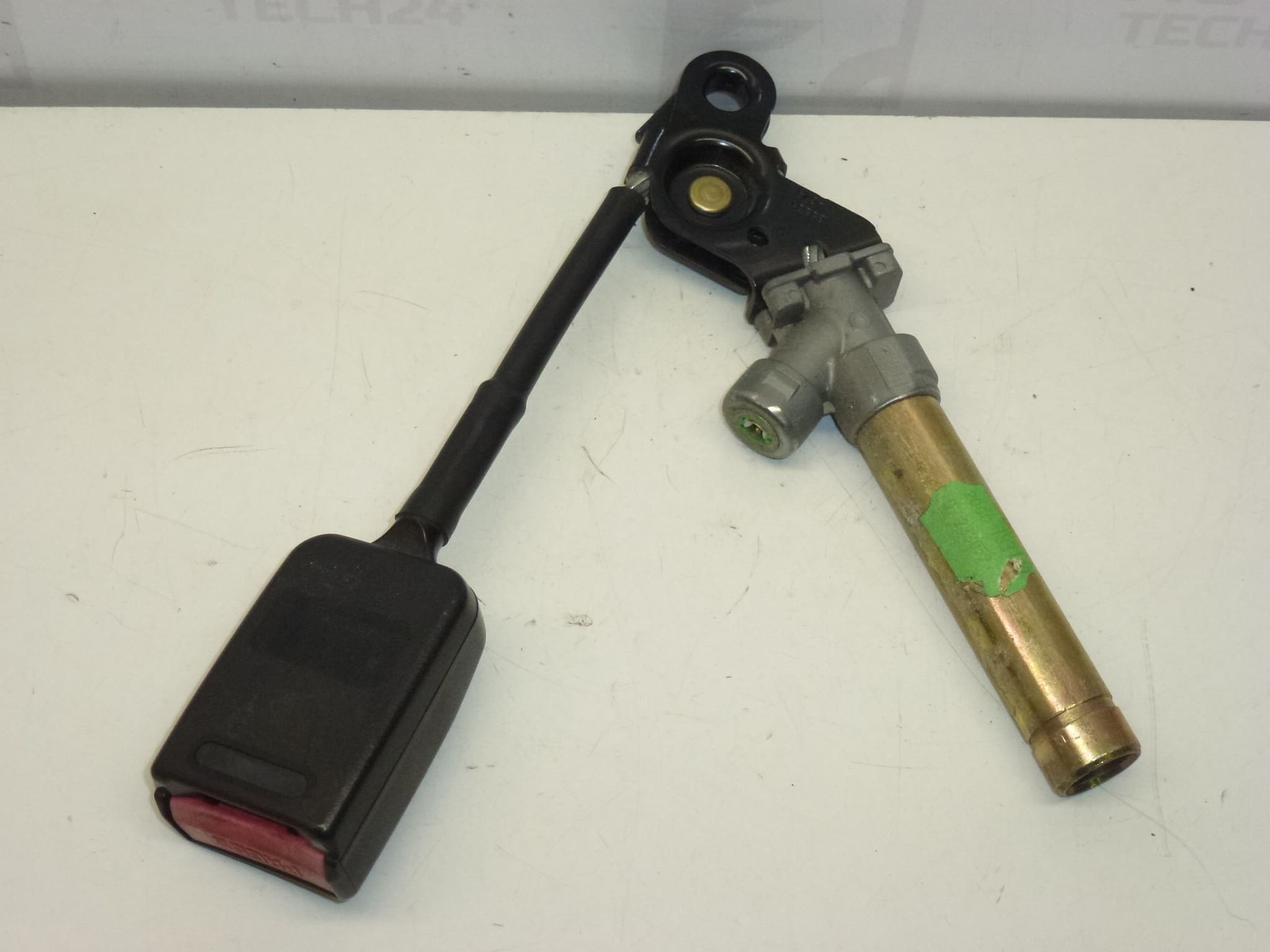 Sicherung des linken vorderen Sicherheitsgurts Peugeot 406 96233059XX 8972S1 – Bild 2