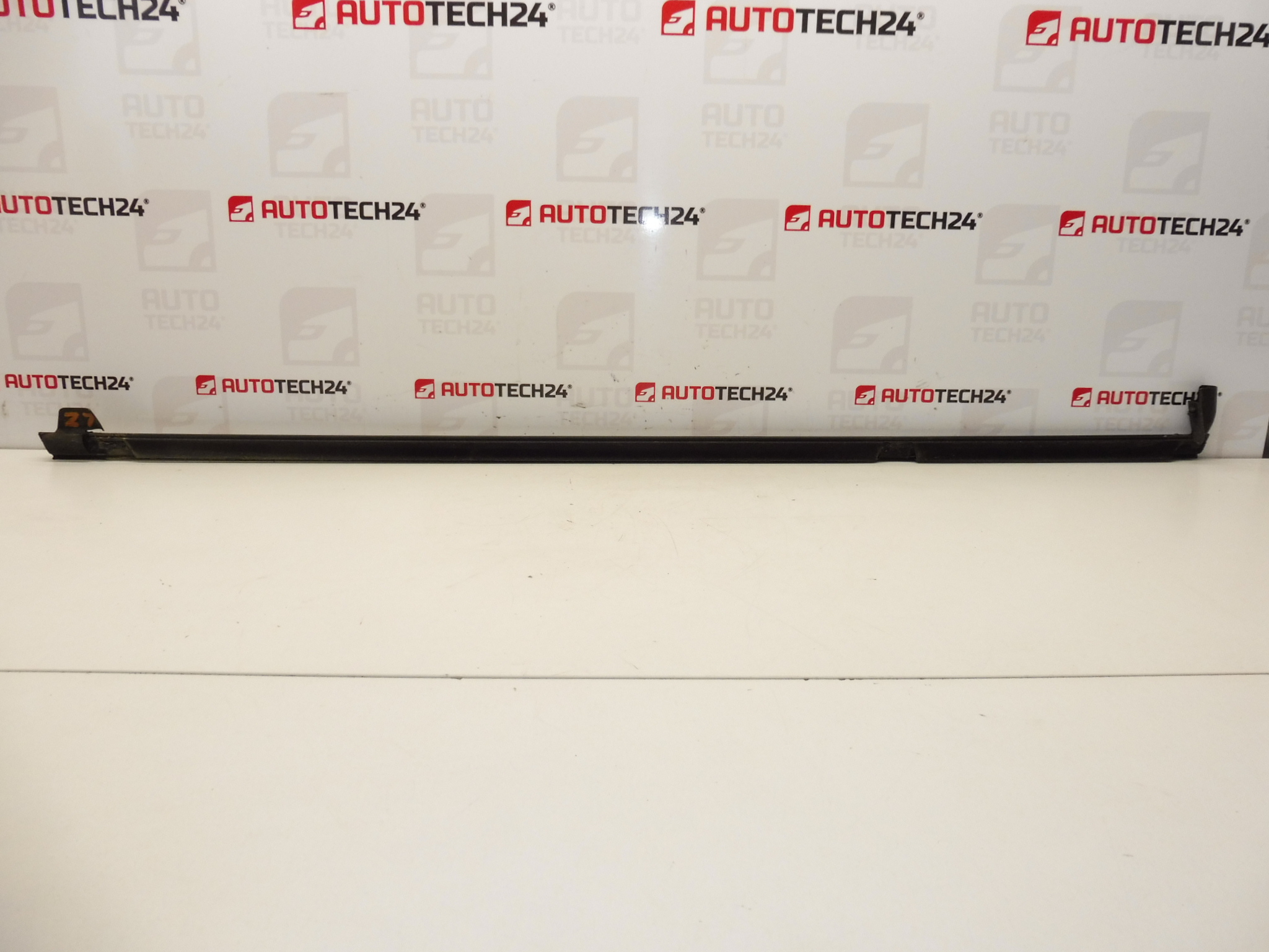 Chromleiste für linke Hintertür Citroen C4 Picasso 9334N9