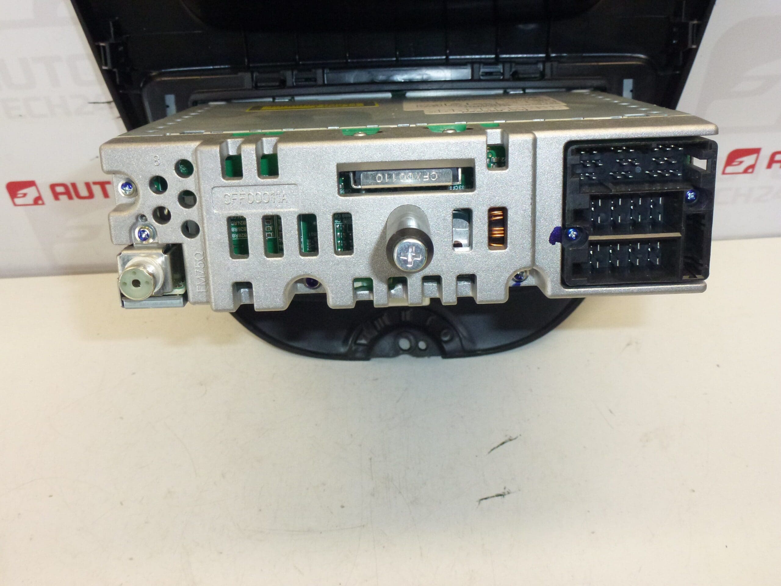 CLARION Autoradio mit CD Citroën C1 Peugeot 107