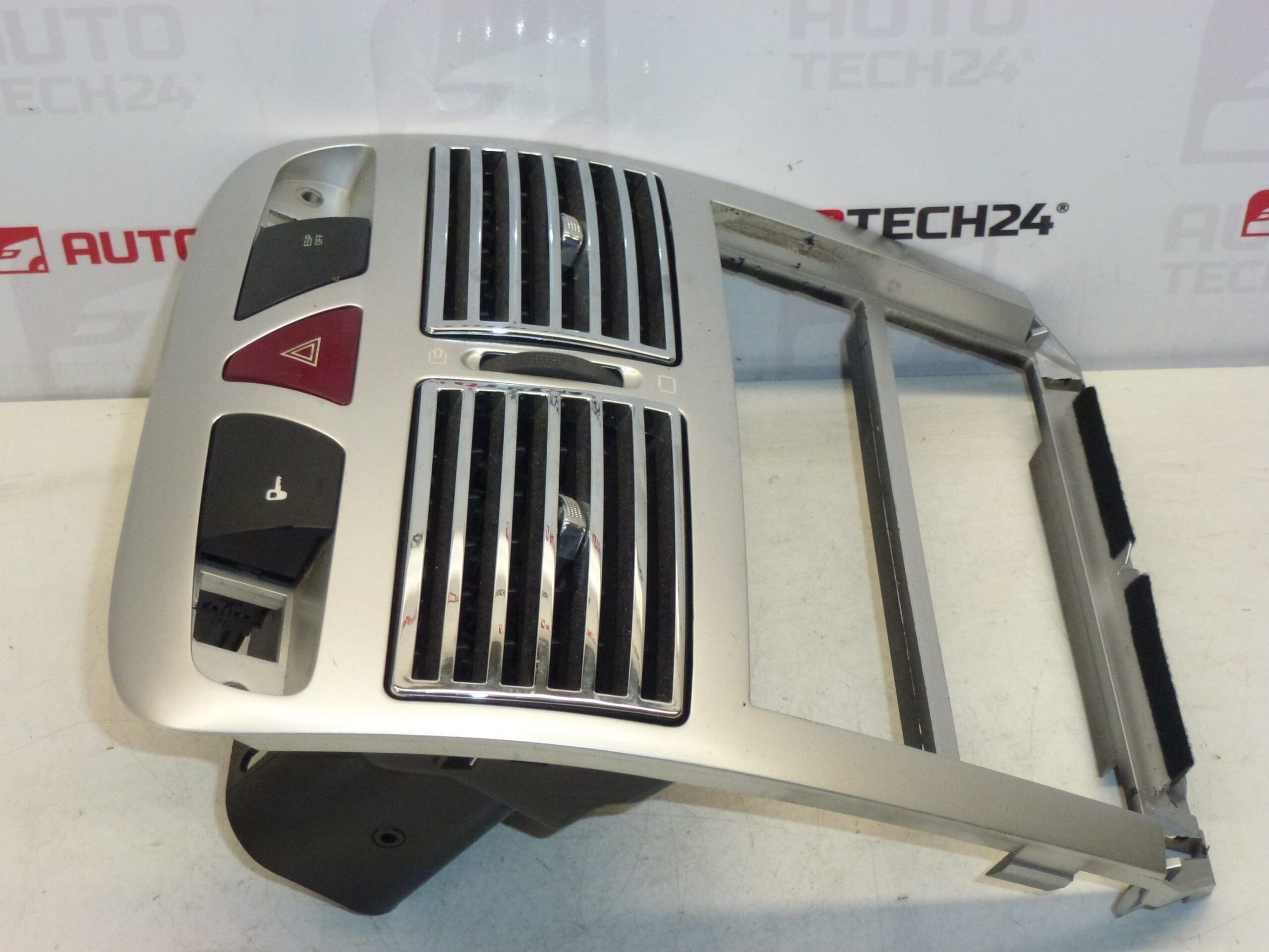 Radioblende mit Lüftern Peugeot 307 9634505077 8211CZ