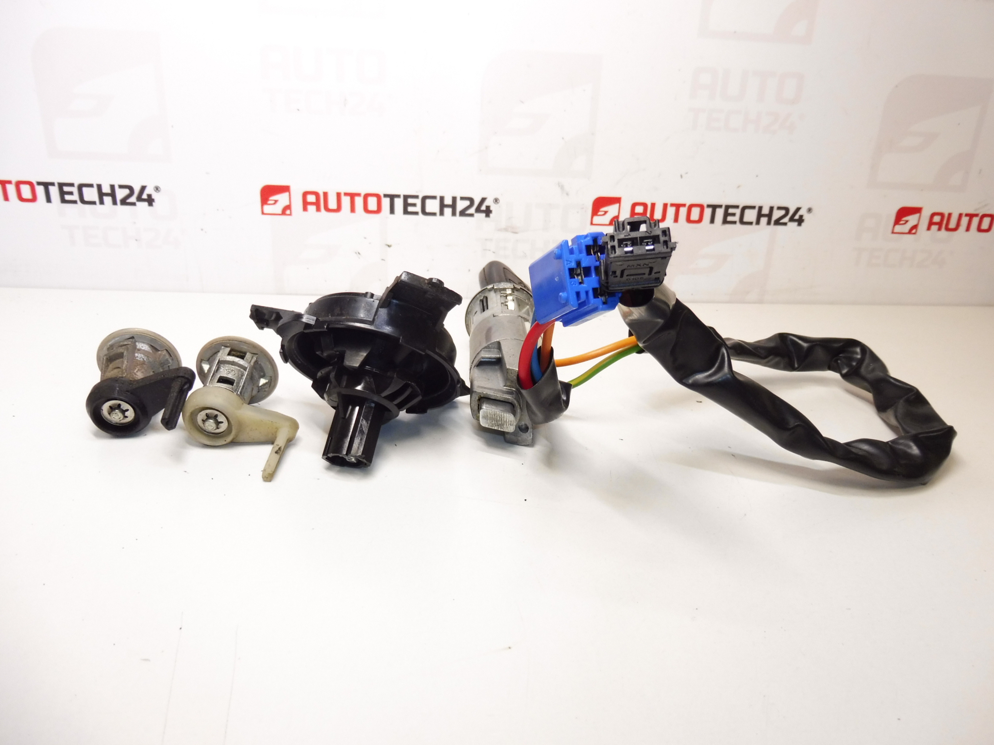 Schlosssatz Peugeot 206 206+ 1 Schlüssel 4162NR 4162EZ