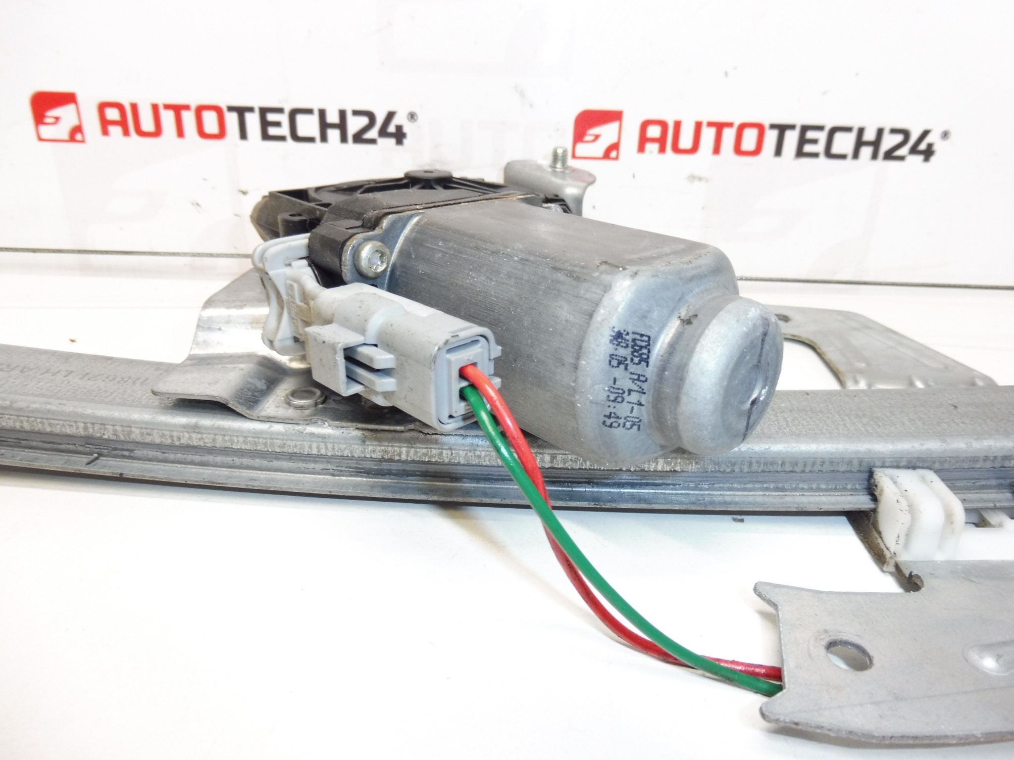 Citroën C1 Peugeot 107 Fenster vorne links herunterladen 9221T8