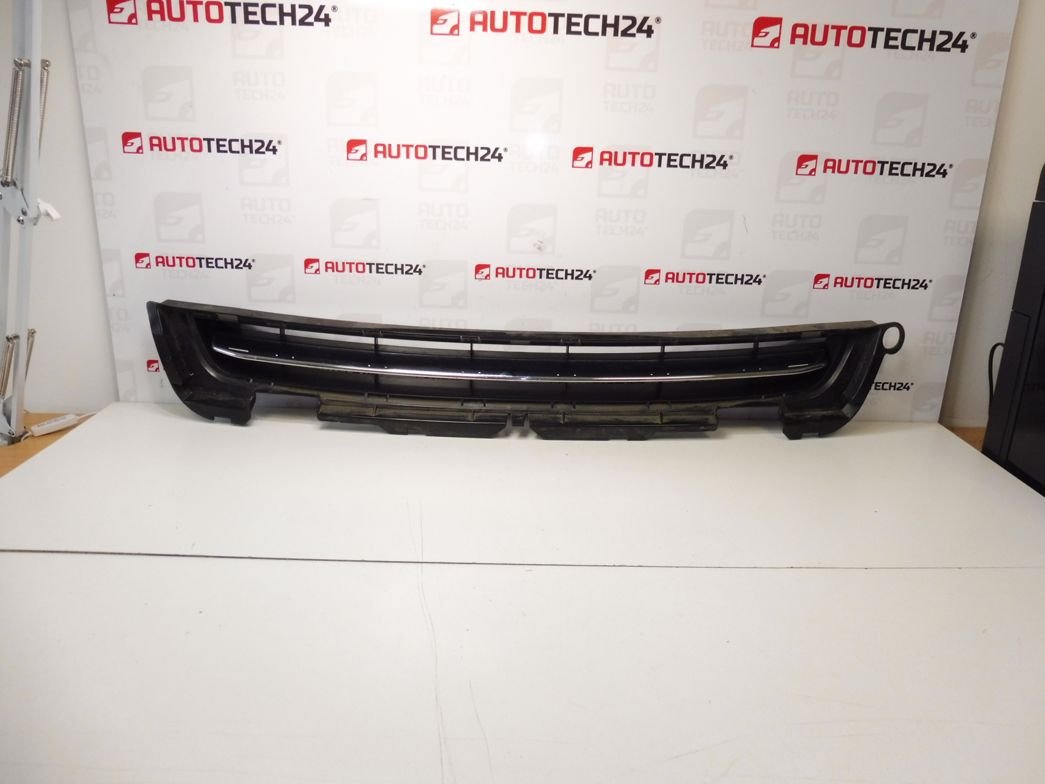Peugeot 5008 Frontstoßstangengrill 9686182777 7422H7