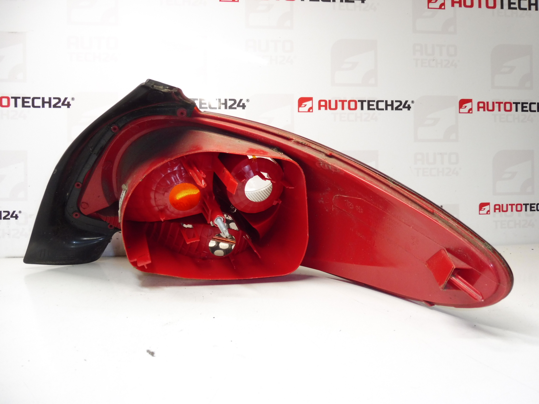 Linkes Rücklicht Peugeot 206+ 9685618280 6350GV