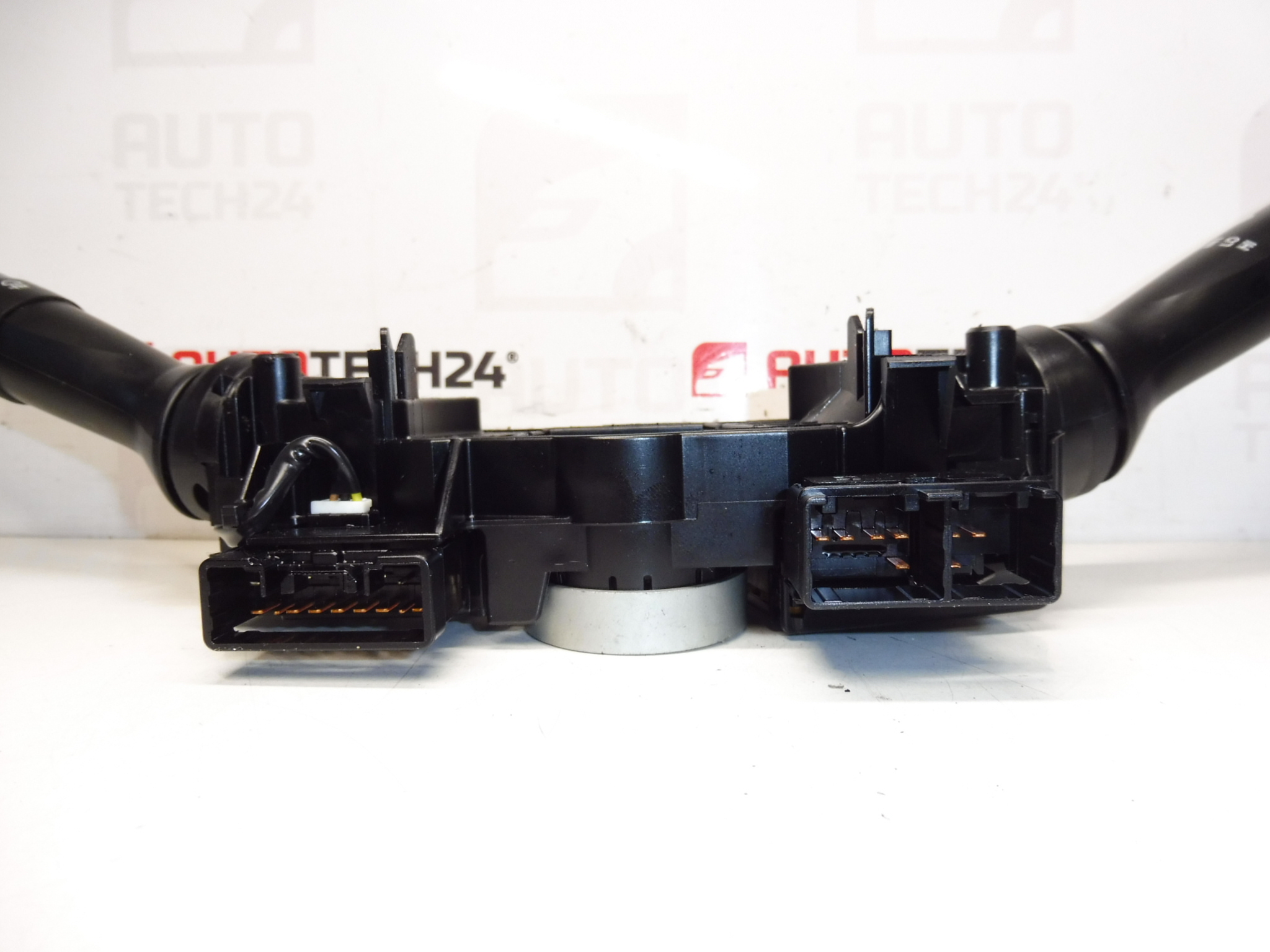 Fahrer unter dem Lenkrad Citroën C1 Peugeot 107 6239SA B000612880