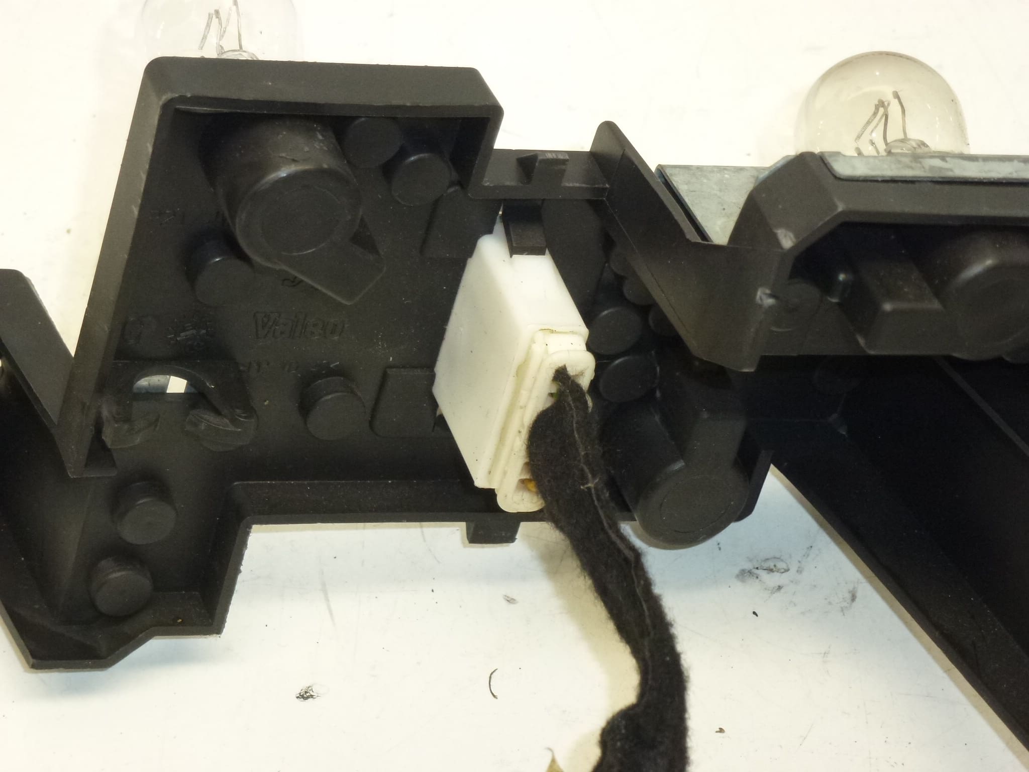 Steckdose mit Verkabelung der linken Rückleuchte Peugeot 407 Limousine 6350GE