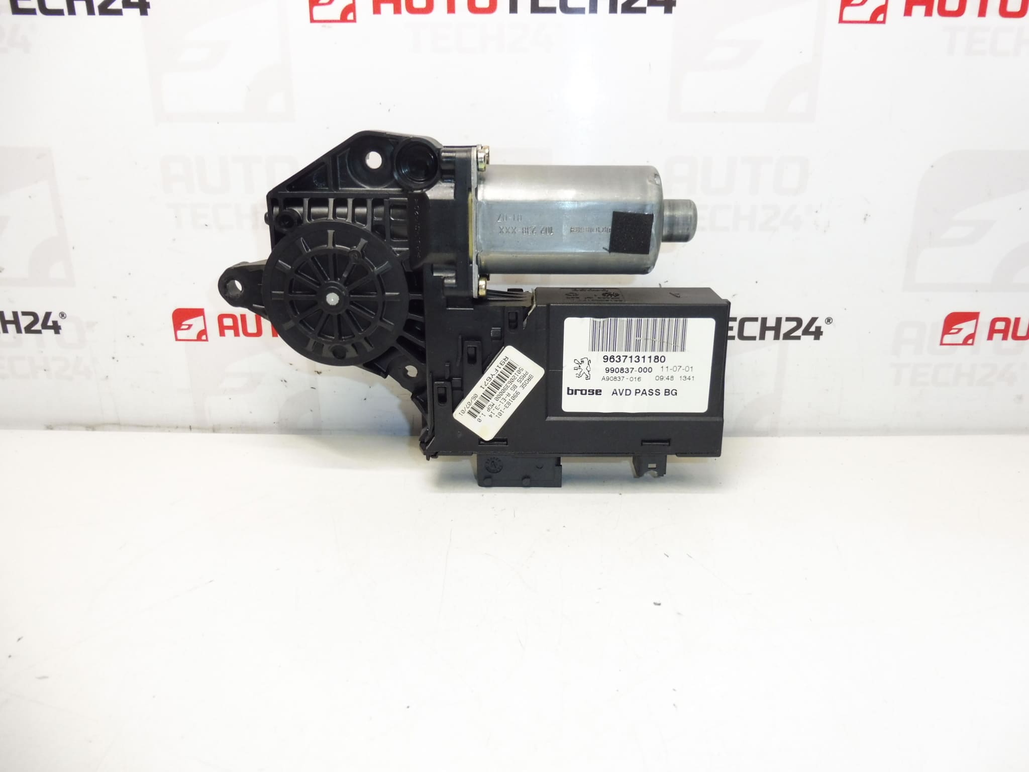 Das rechte vordere Fenster des Peugeot 307 9637131180 9222Az