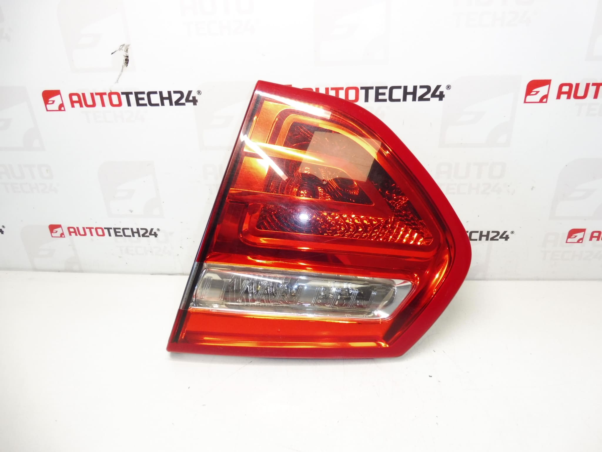 Hinter dem rechten Licht Deckel Citroën C4 Picasso 9673164980 6351cc