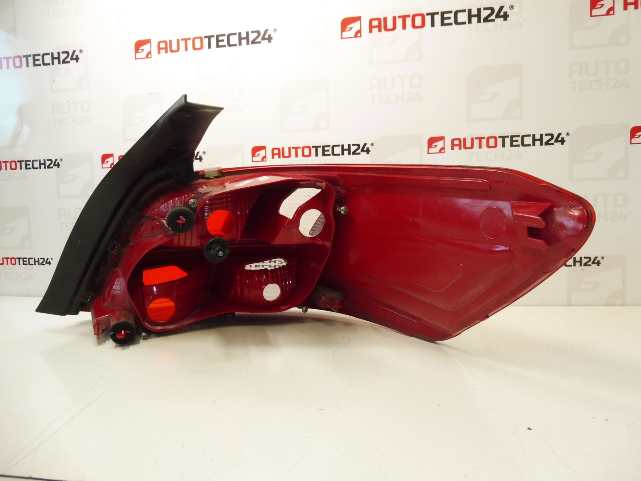 Hinteres linkes Licht Peugeot 301 9674807780 – Bild 2