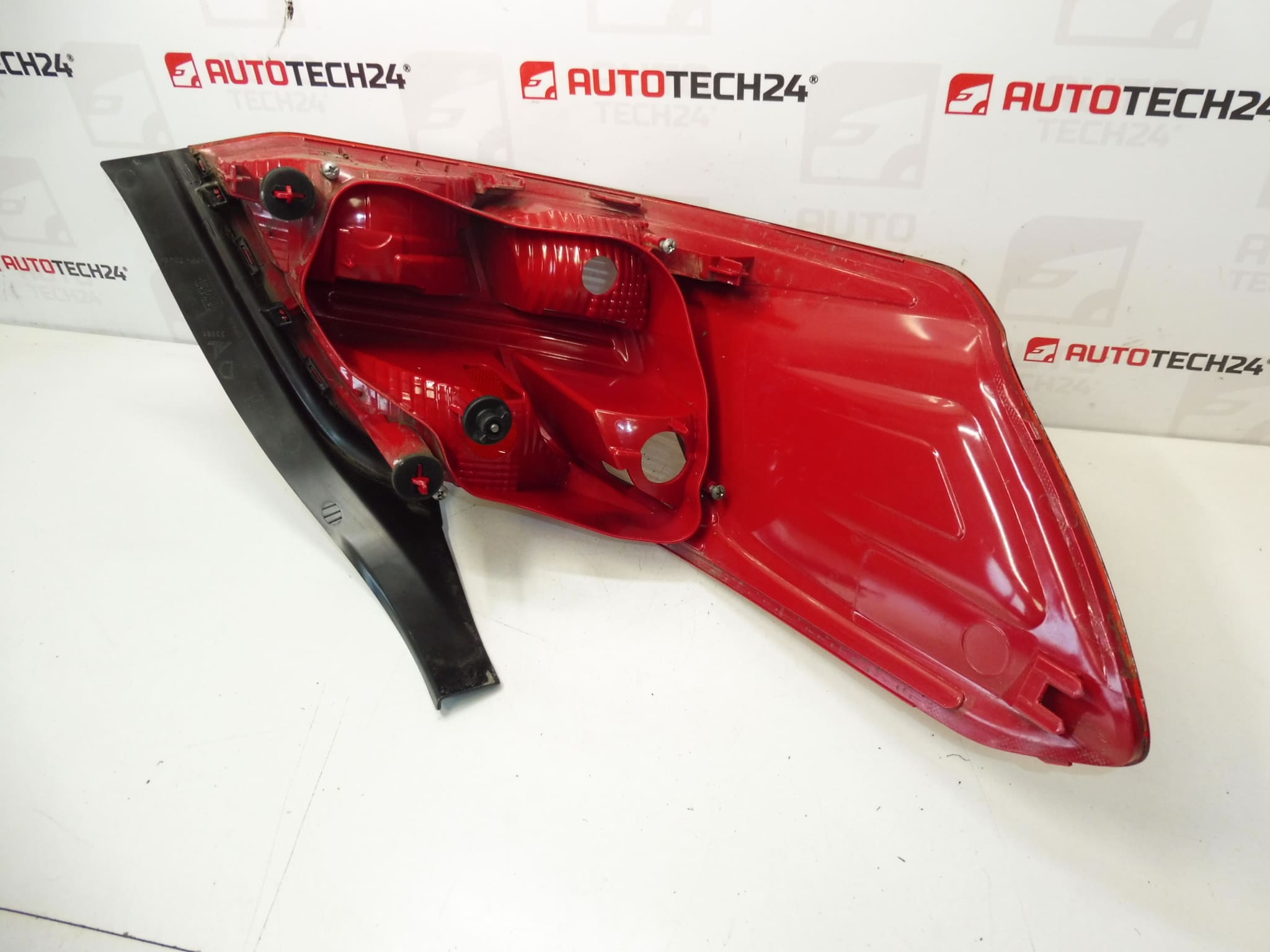 Hintere rechte Beleuchtung Peugeot 301 9674807880 – Bild 2