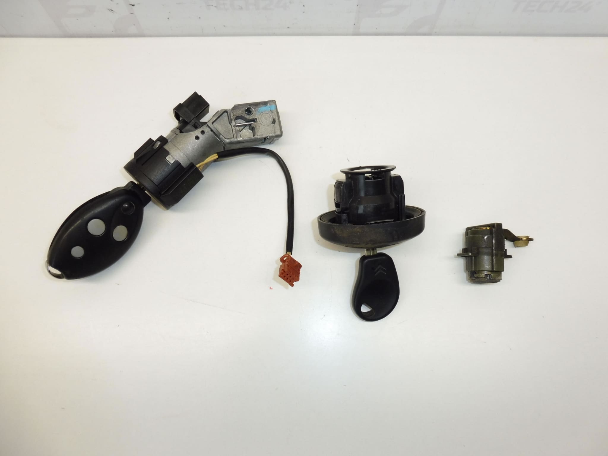 Schlosssatz mit 2 Schlüsseln für Citroën C5 (2005–2007) 4162HE – Bild 2