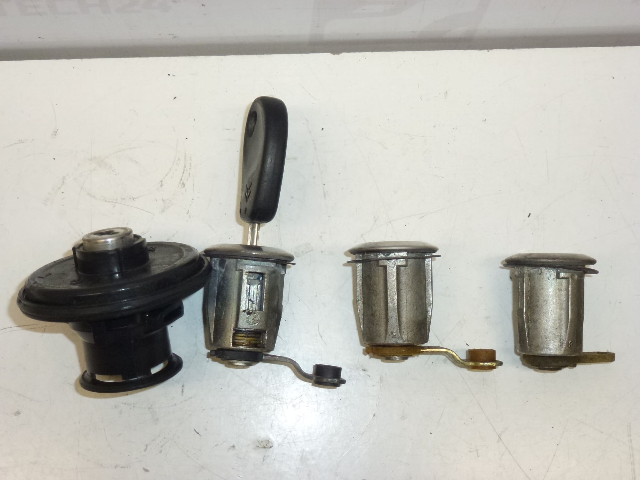 Schlüssel- und Schloss-Satz Citroën Berlingo II 4162CF – Bild 2