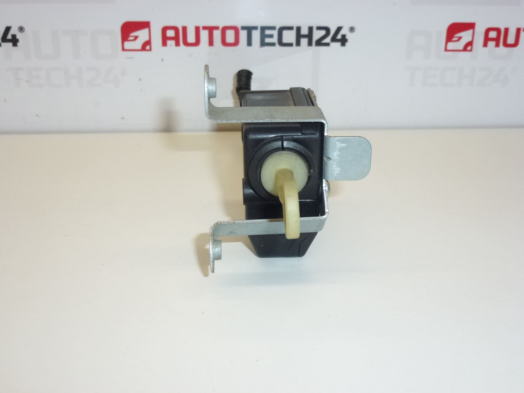 Servomotor Für Die Zentralverriegelung Des Heckklappenschlosses VALEO 661528 – Bild 2