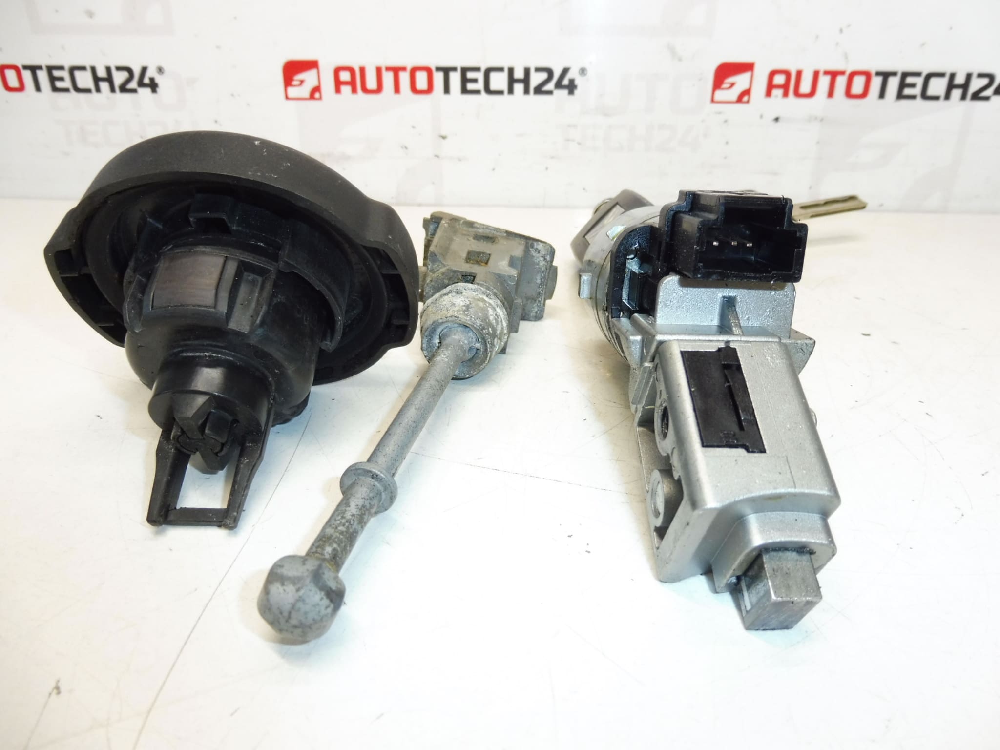 Schlosssatz mit 2 Schlüsseln für Citroën C5 (X7) 4162NS 4162KF – Bild 2