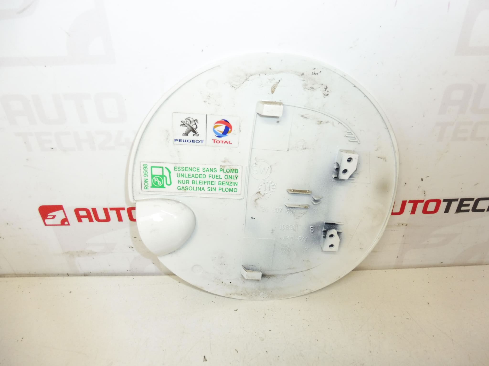 Peugeot 207 EWP 1517F2 Tankabdeckung – Bild 2