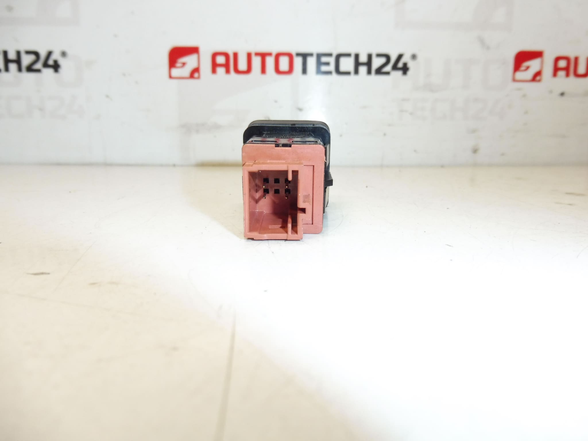 Schalter Zum Öffnen Des Kraftstofftanks Citroën DS 96664235ZD – Bild 2