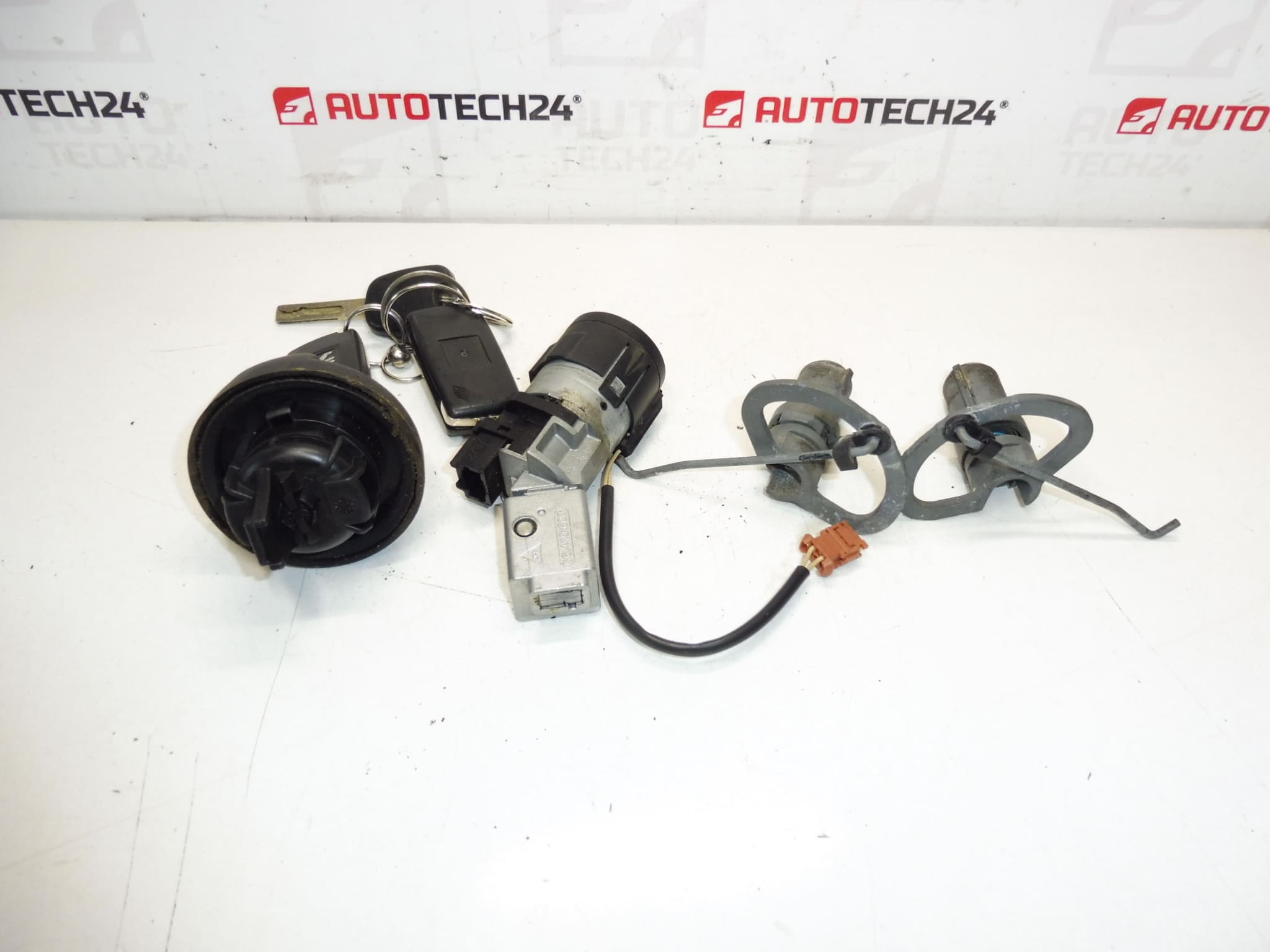 Set für Citroën C8 und Peugeot 807 – 2 Schlüssel 4162TA 4162KJ – Bild 2
