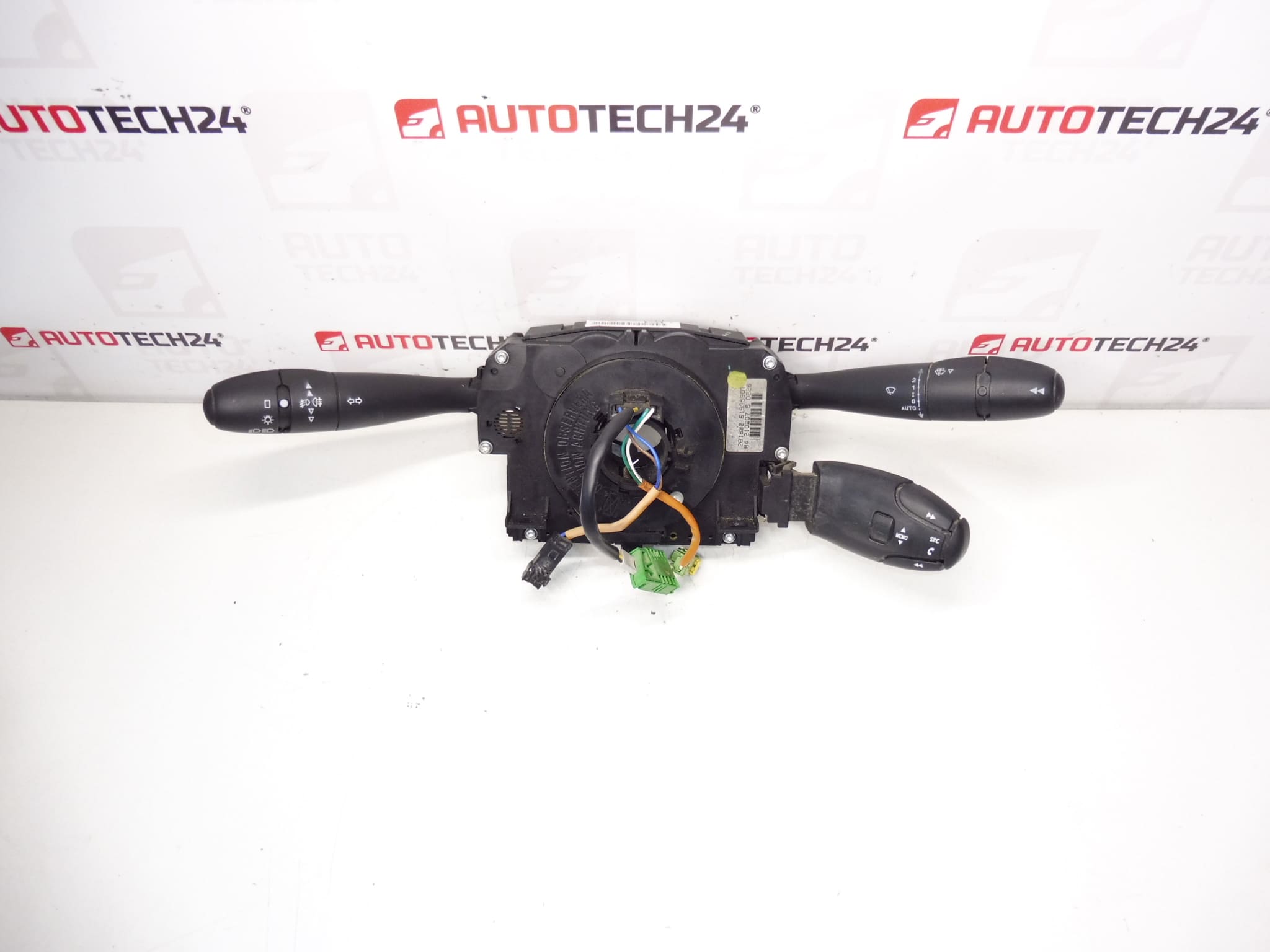 Treiber unter dem Lenkrad Citroën C6 Peugeot 407 96611306xt 6242T1