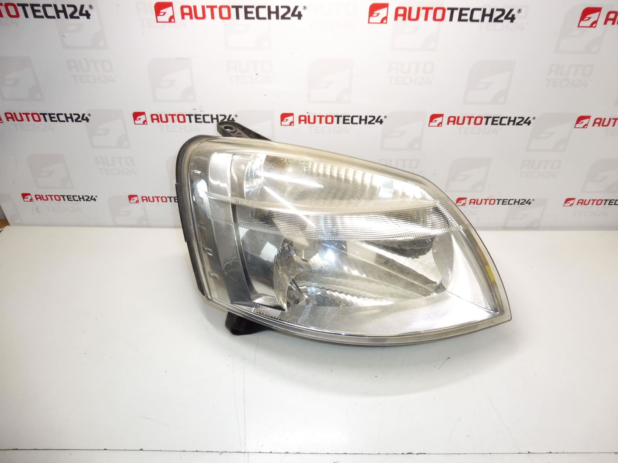 Right Light Citroën Berlingo Peugeot Partner 9644150880 799980