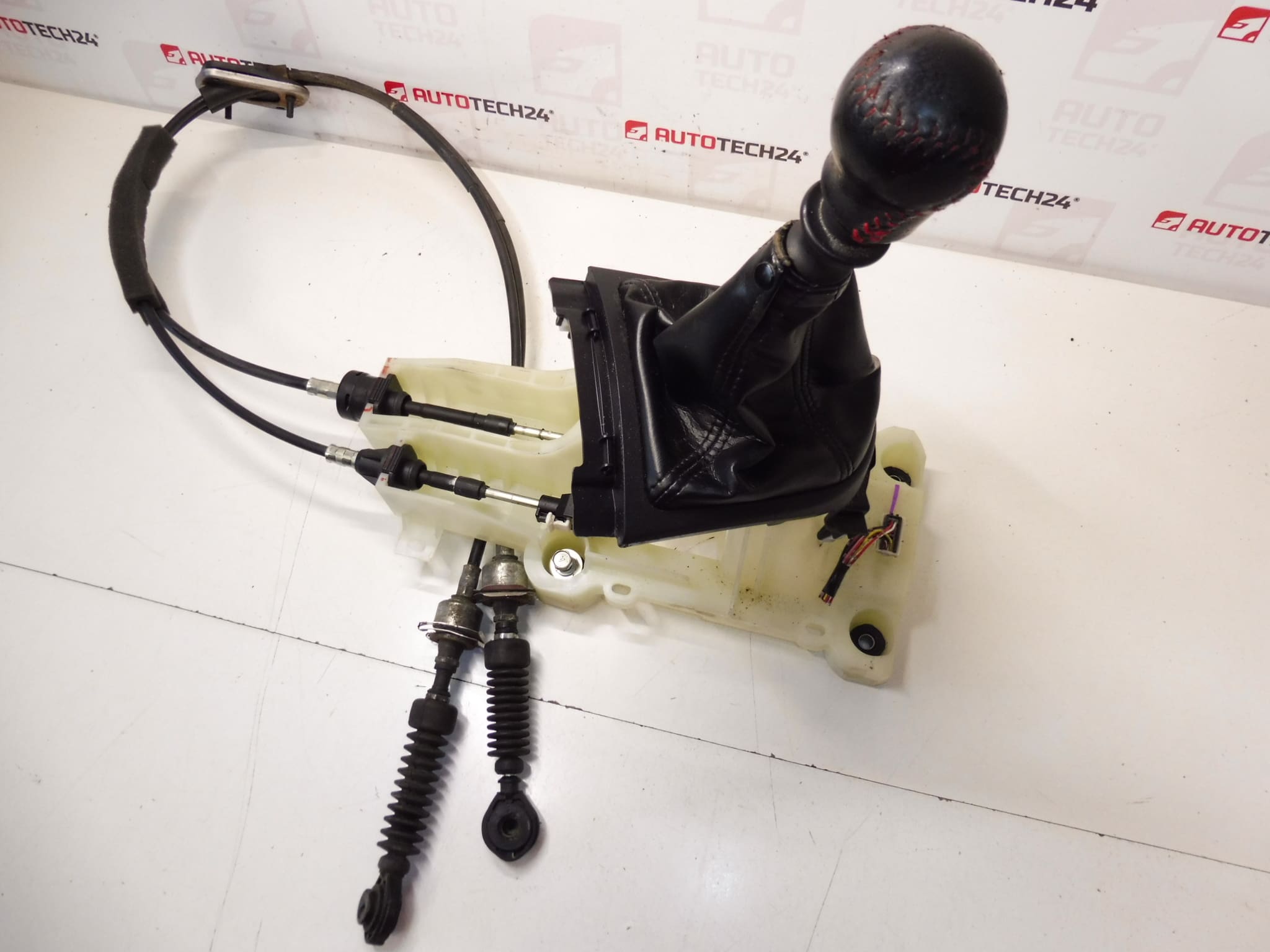 Seilbahnen mit Schaltgetriebe Citroën Peugeot 2400FS 2444G – Bild 2