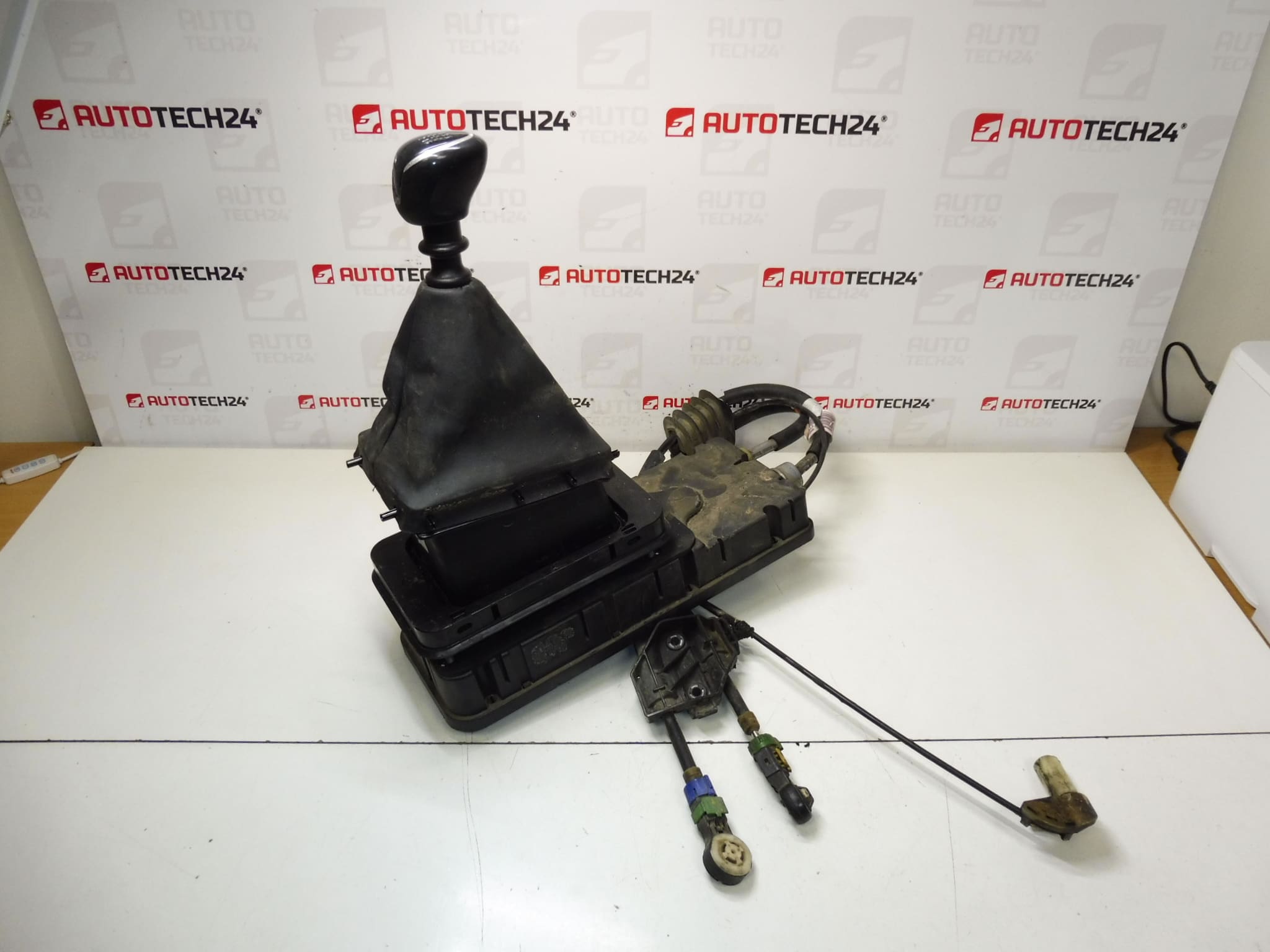 Schalthebel mit Kabeln Peugeot 308 T9 9825223280 YQ001073YX