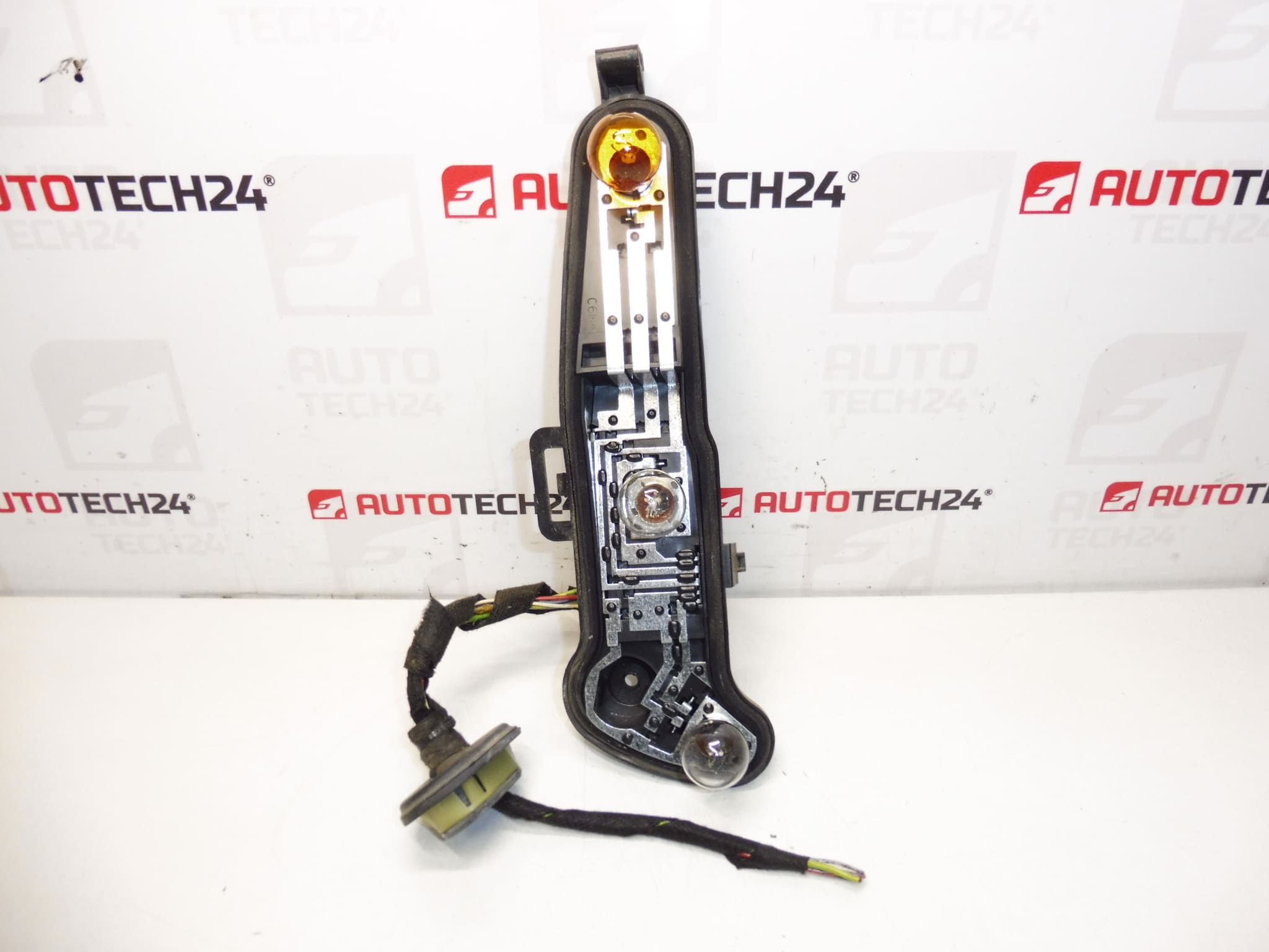 Rechts hinten Lampensockel Citroën C4 Coupe 9646801677 6351T6