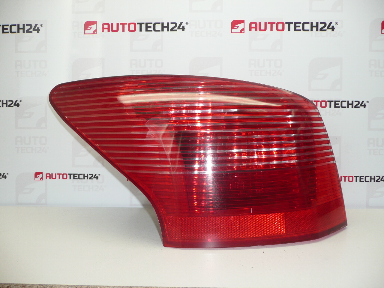 Linker Rückleuchteneinsatz Peugeot 407 SW 9641948780 6350T3
