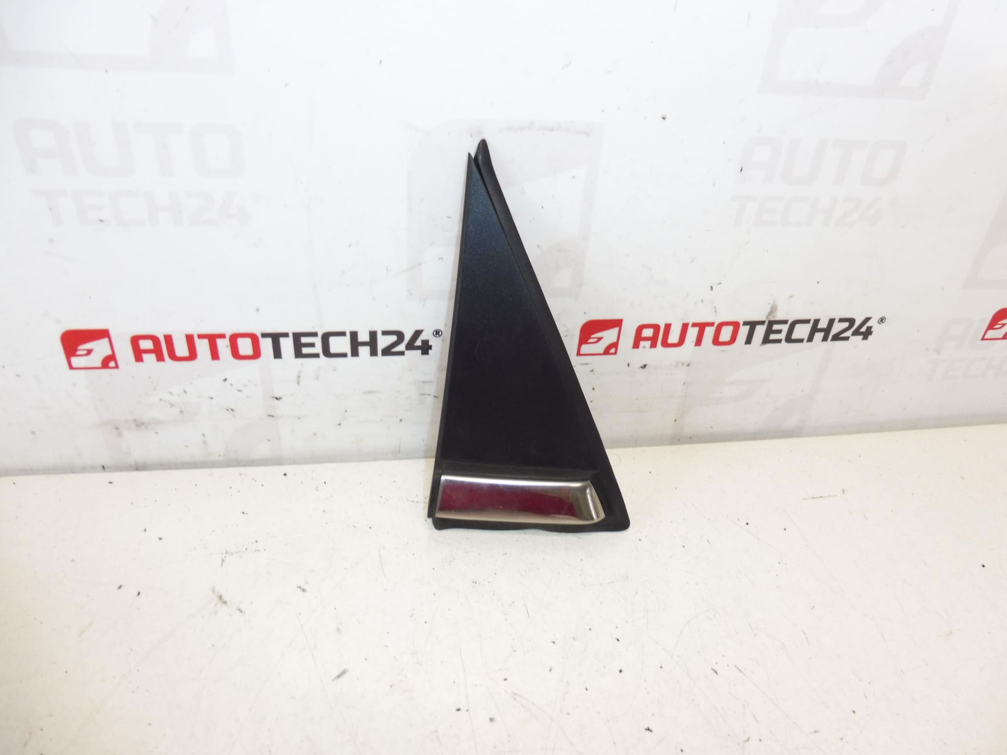 Abdeckung vor dem rechten Spiegel Citroen C3 II A51 9025V9