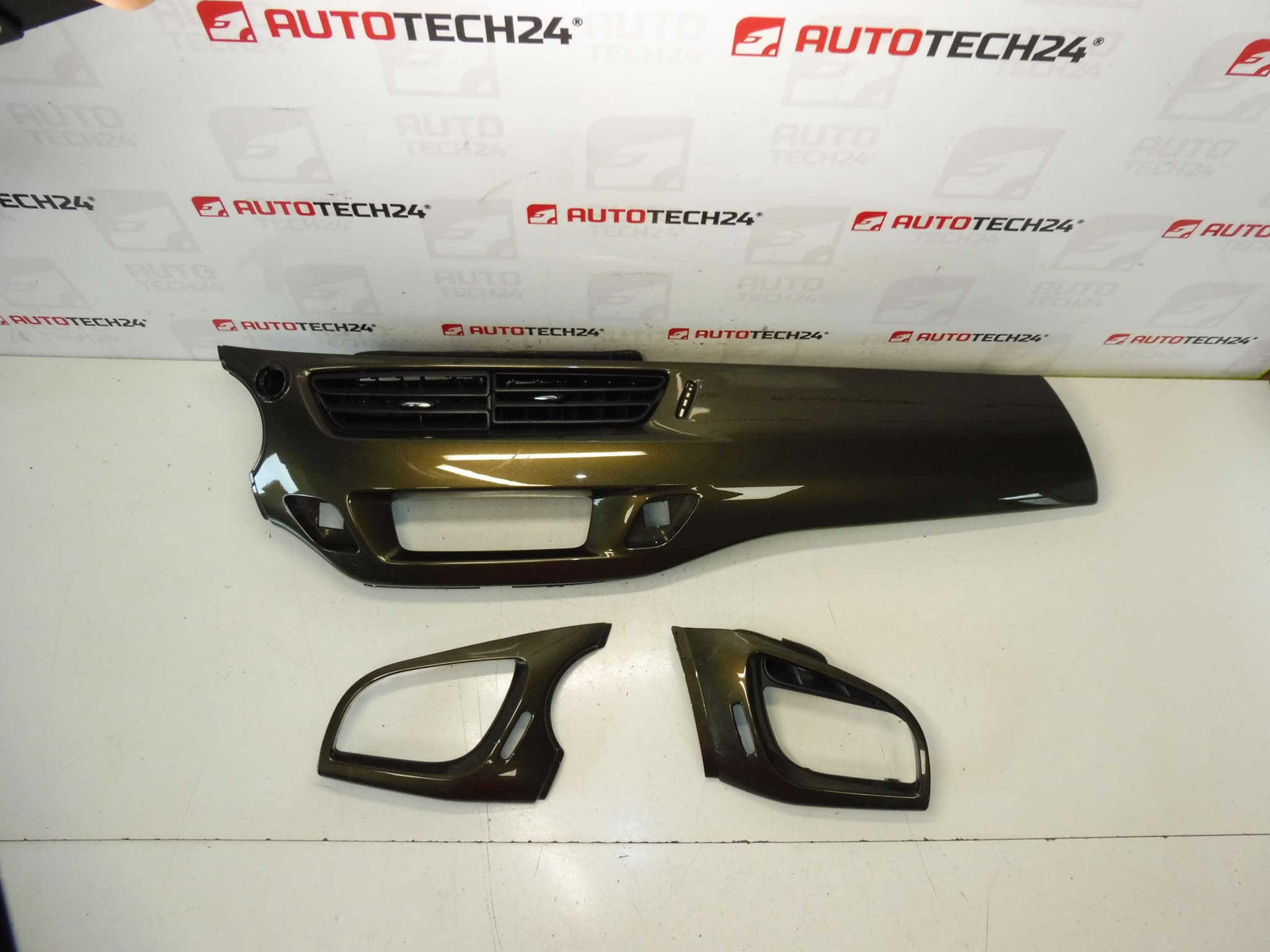 Citroen C3 II A51 Armaturenbrett-Verkleidungsset 9685748677 96857498ZD 96857501ZD
