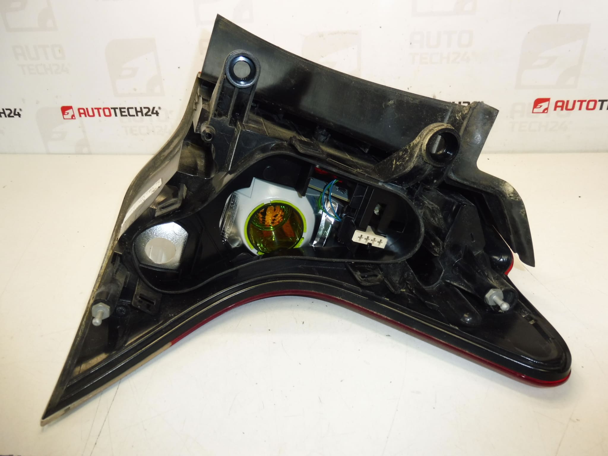 Linker Heckscheinwerfer Peugeot 3008 9805510580 – Bild 2