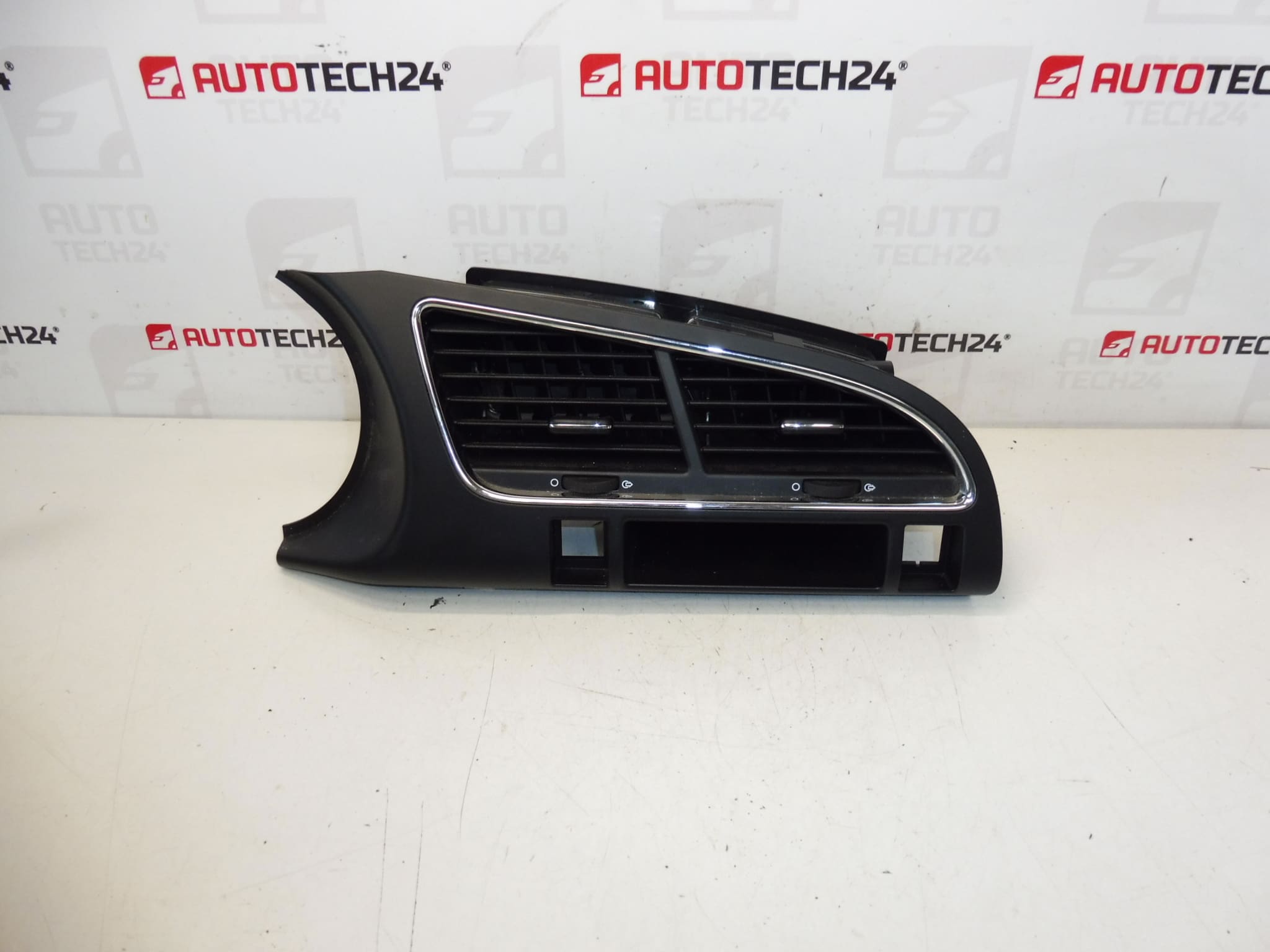 Mittelteil Peugeot 3008 5008 823114