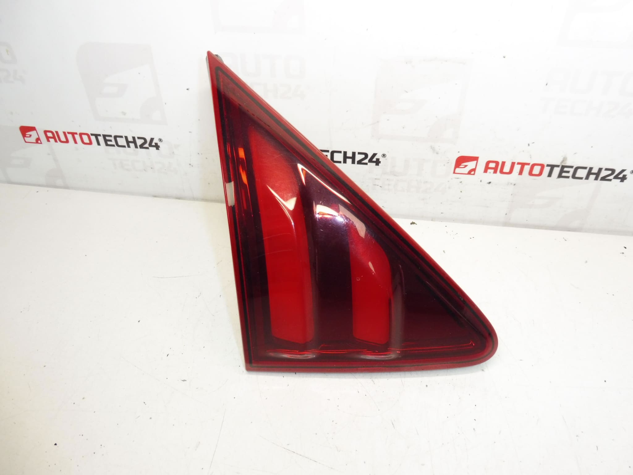 Peugeot 3008 Deckel hinten links Scheinwerfer 9805511380