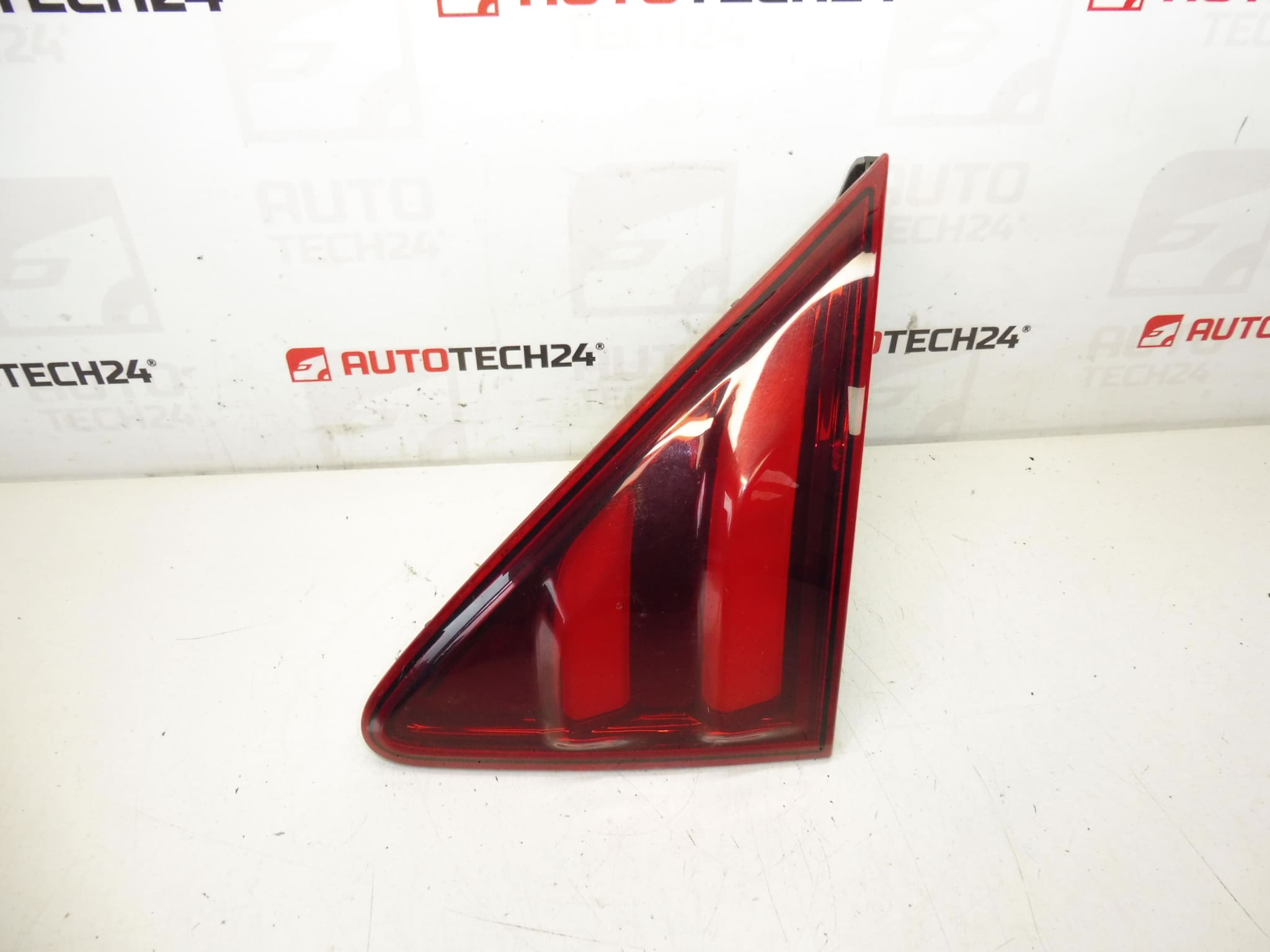 Peugeot 3008 Deckel hinten rechts Scheinwerfer 9805511280