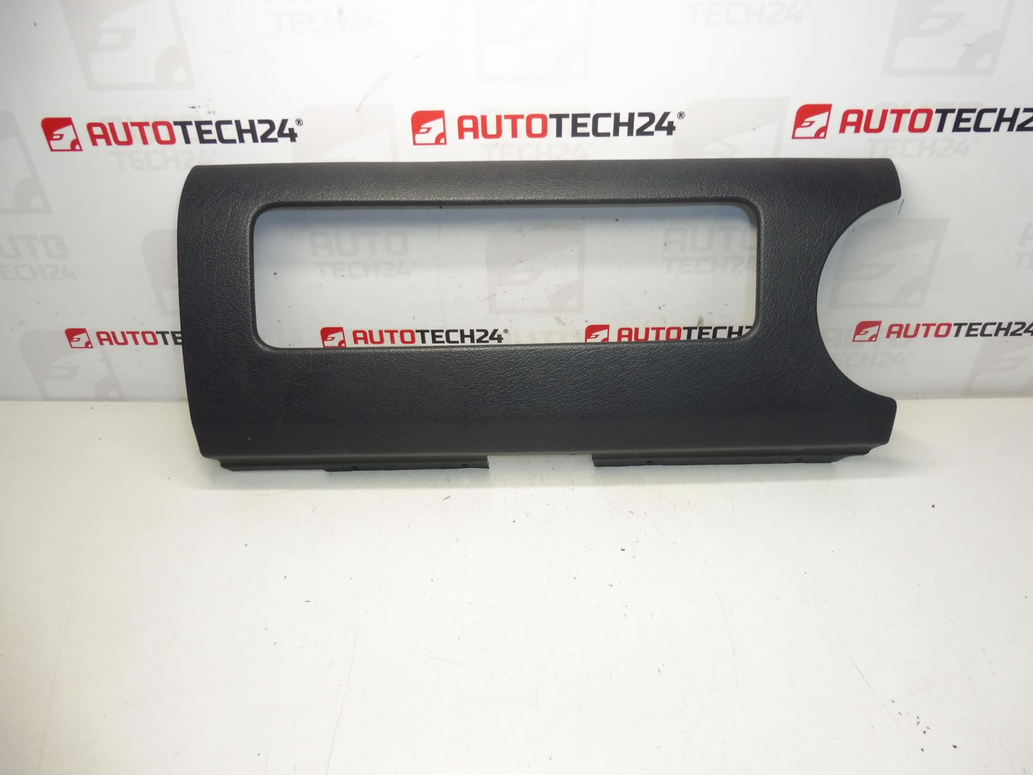 Armaturenbrettverkleidung Citroën Berlingo II Peugeot Partner II 9645502377 822640