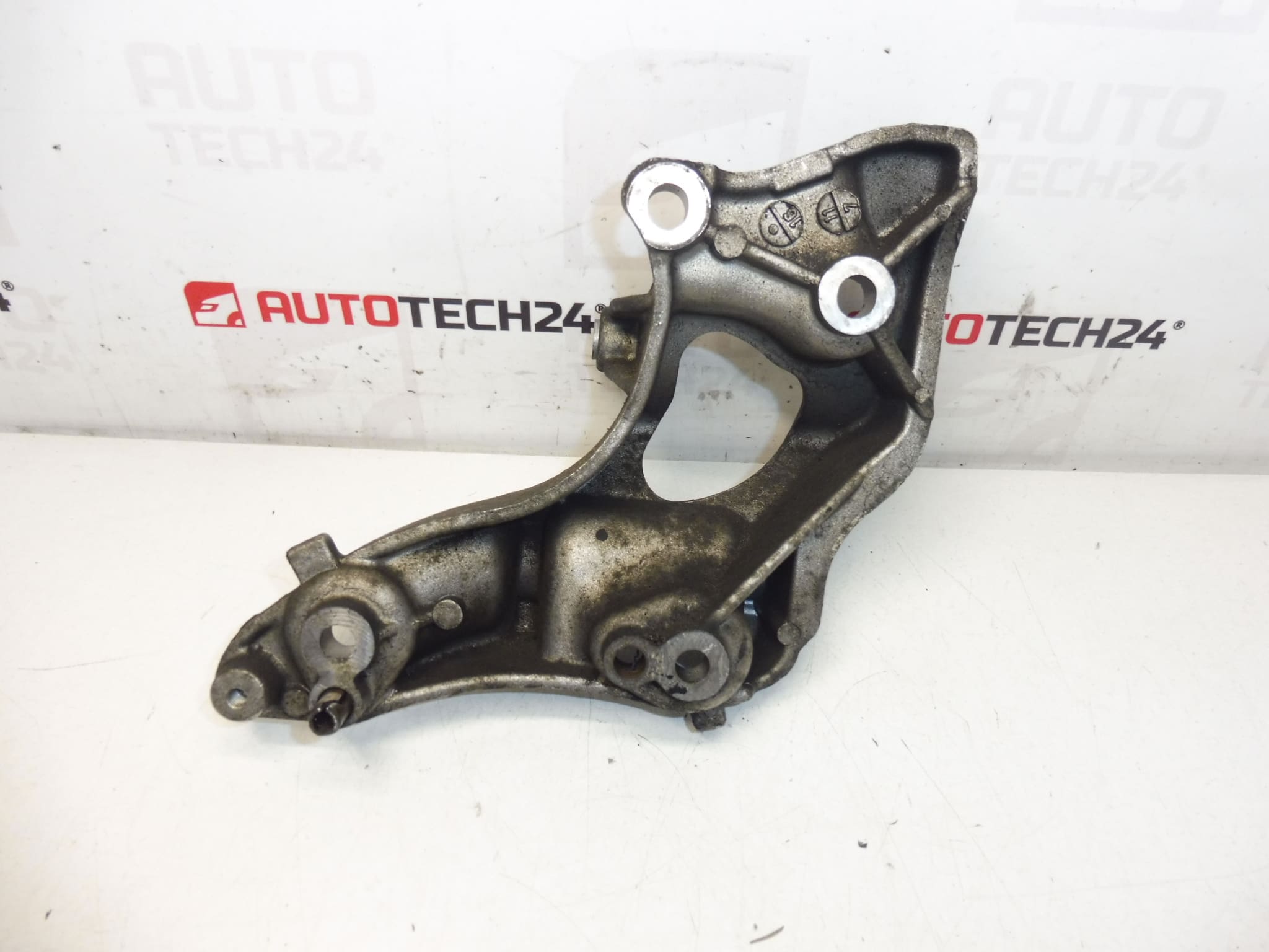 Citroën Peugeot Lichtmaschinenhalter 9658199380 5706L1 – Bild 2