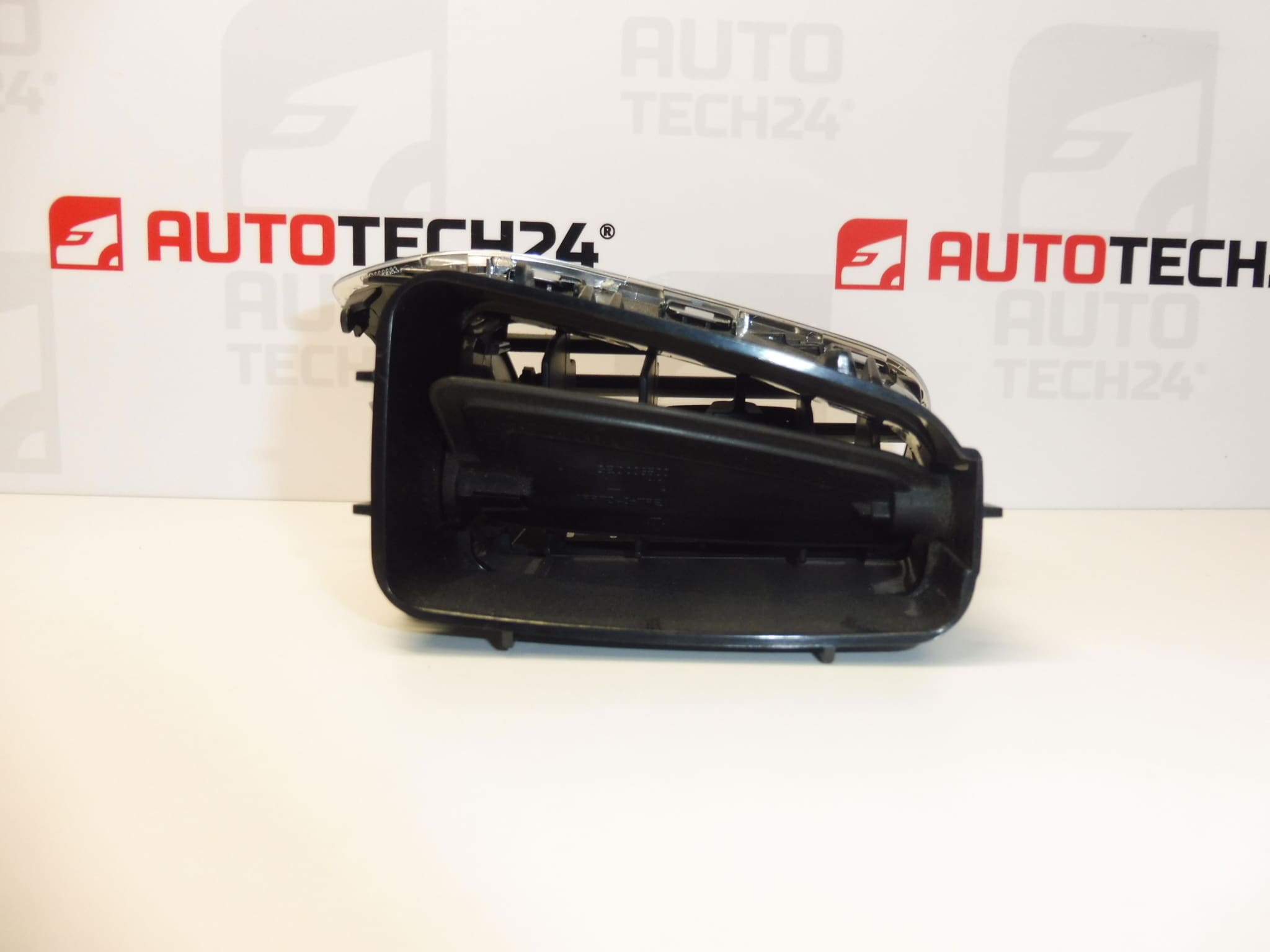 Linkes Lüftungsgitter Citroen C4 II B7 und DS4 9671332377 8247S2 – Bild 2