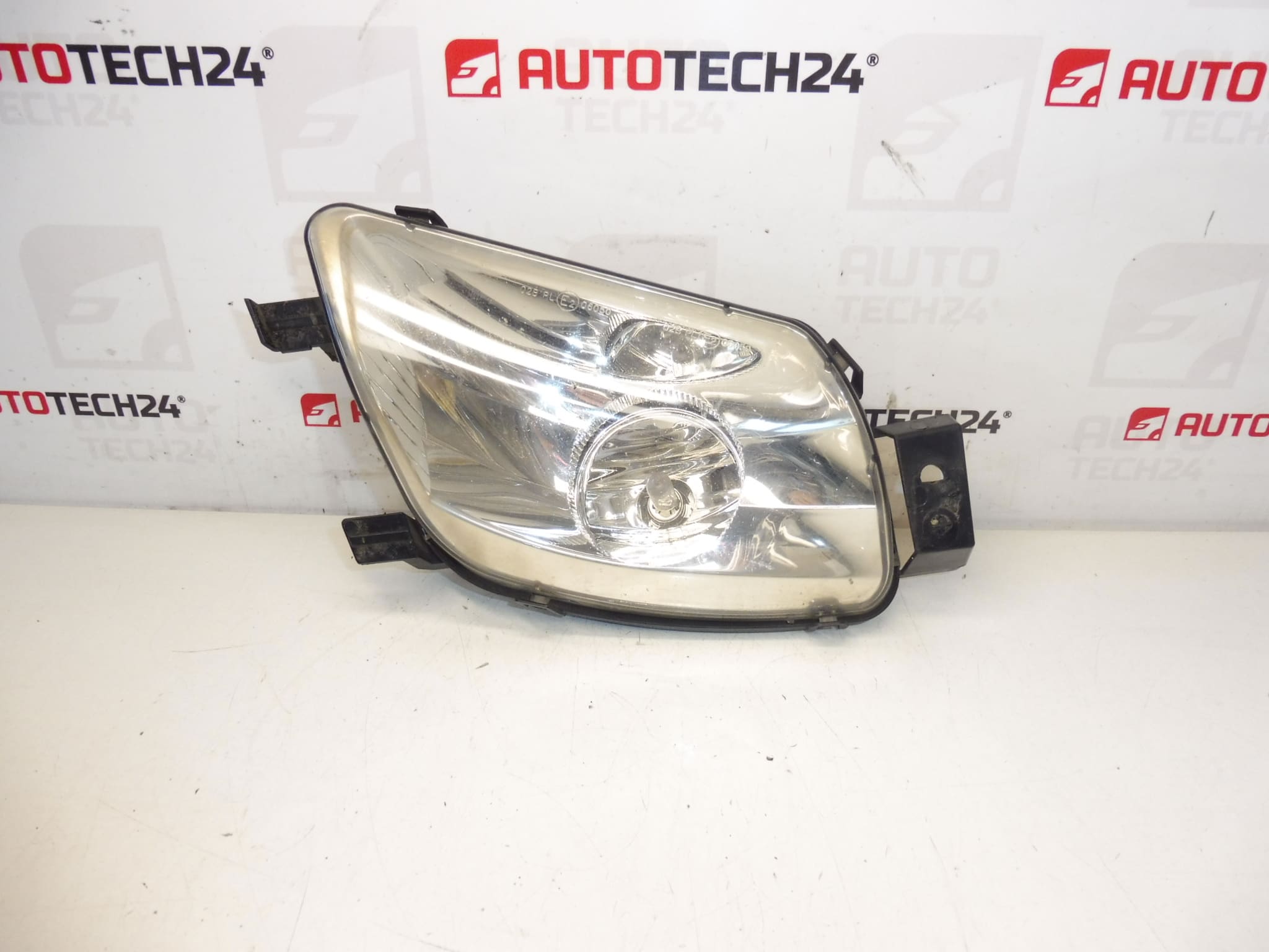 Nebelscheinwerfer vorne links Peugeot 308 9680498680 6208F0