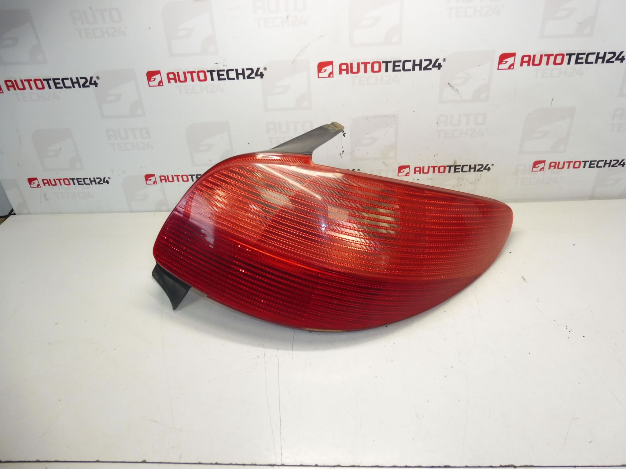 Rechte Rückleuchte Peugeot 206 bis 6/2003 6351P1