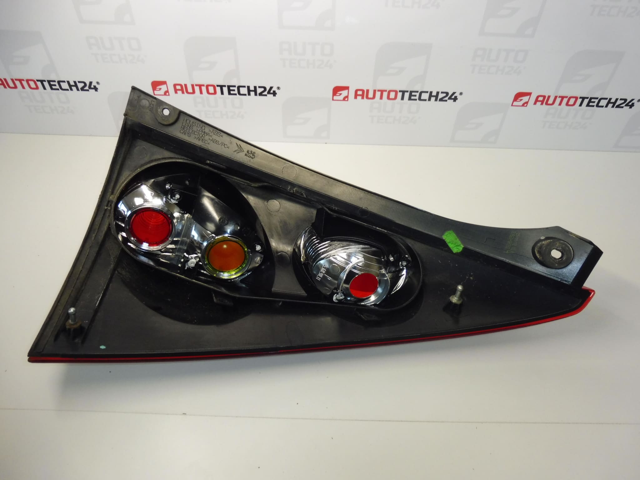 Linke Heckleuchte Peugeot 107 2013 81560-0H090 1607990580 – Bild 2