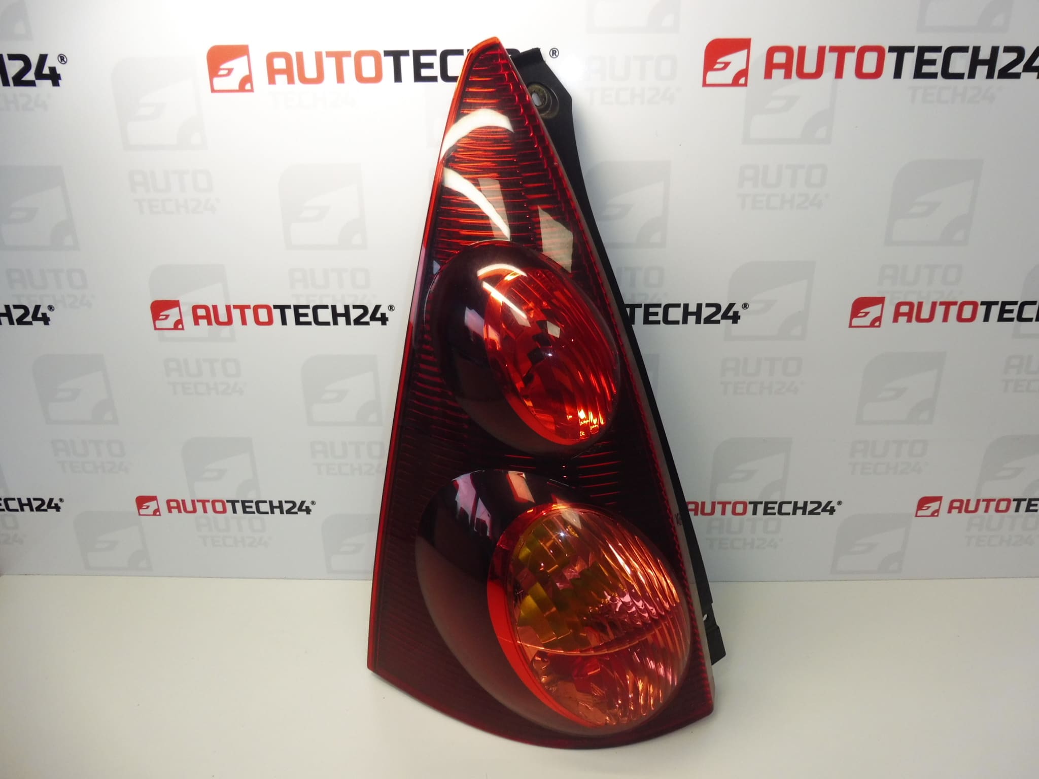 Linke Rückleuchte Peugeot 107 2013 81560-0H090 1607990580